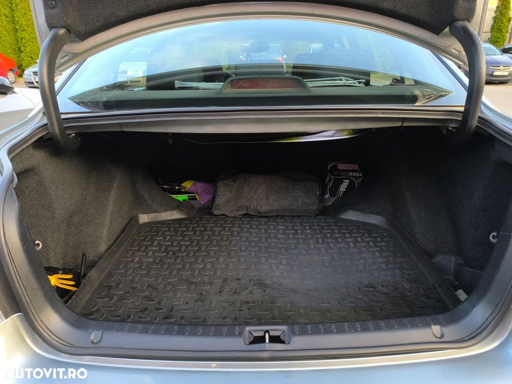 Toyota Avensis 2.0 D-4D Comfort - 8