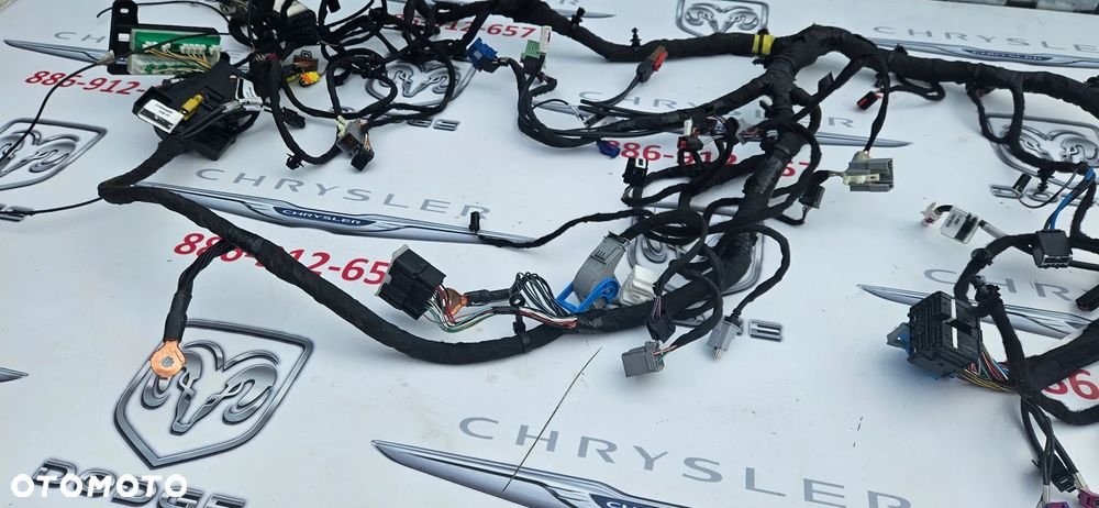 Dodge Durango III LIFT 2021- Instalacja deski Wiązka kokpitu pod dużą nawigację Instalacja radia  Kostki Wtyczki Kable - 7