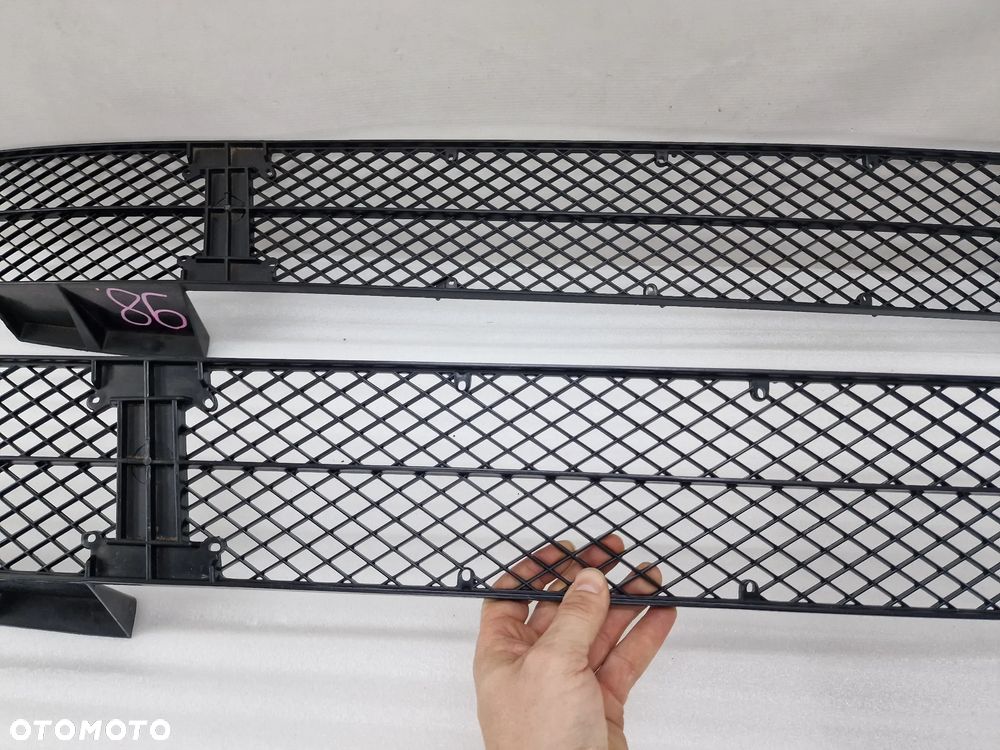 FIAT DUCATO / CITROEN JUMPER / PEUGEOT BOXER 01-06 KRATKA ŚRODKOWA ZDERZAKA PRZEDNIEGO , NR LS130400904 , NR AUKCJI K98 - 7