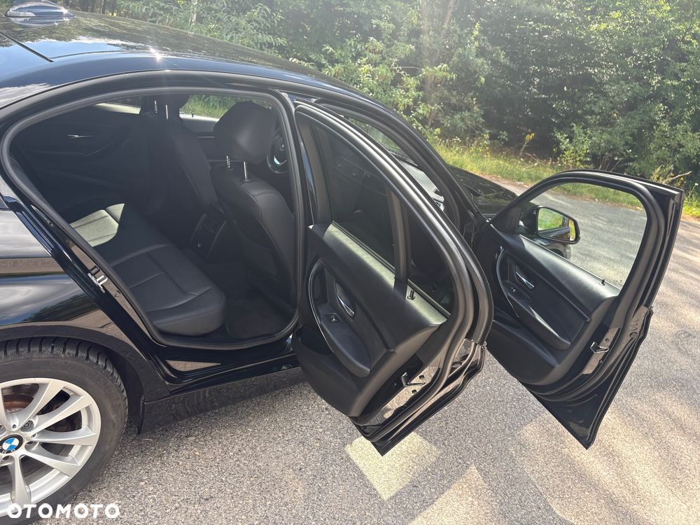 BMW Seria 3 320i xDrive Luxury Line - 18