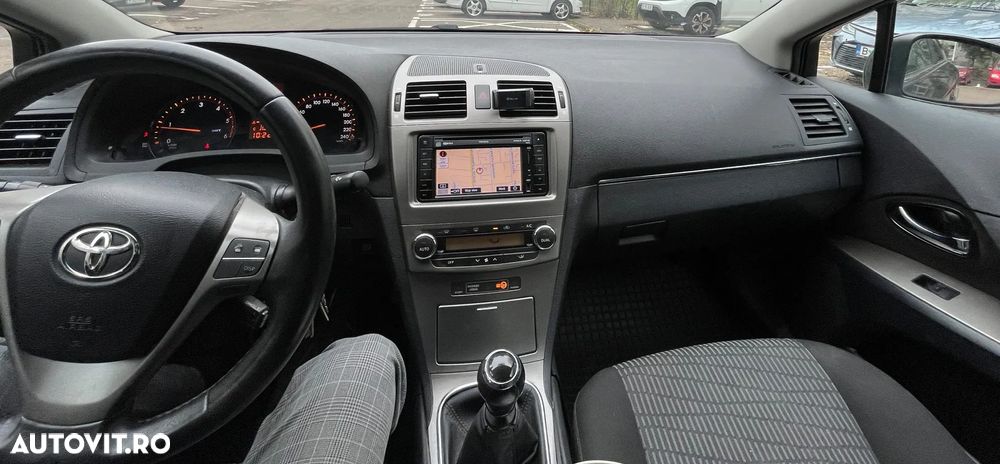 Toyota Avensis 2.0 D-4D - 1