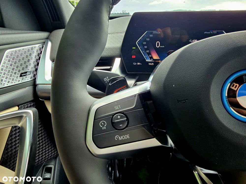 BMW iX2 eDrive20 66.5kWh M Sport - 26