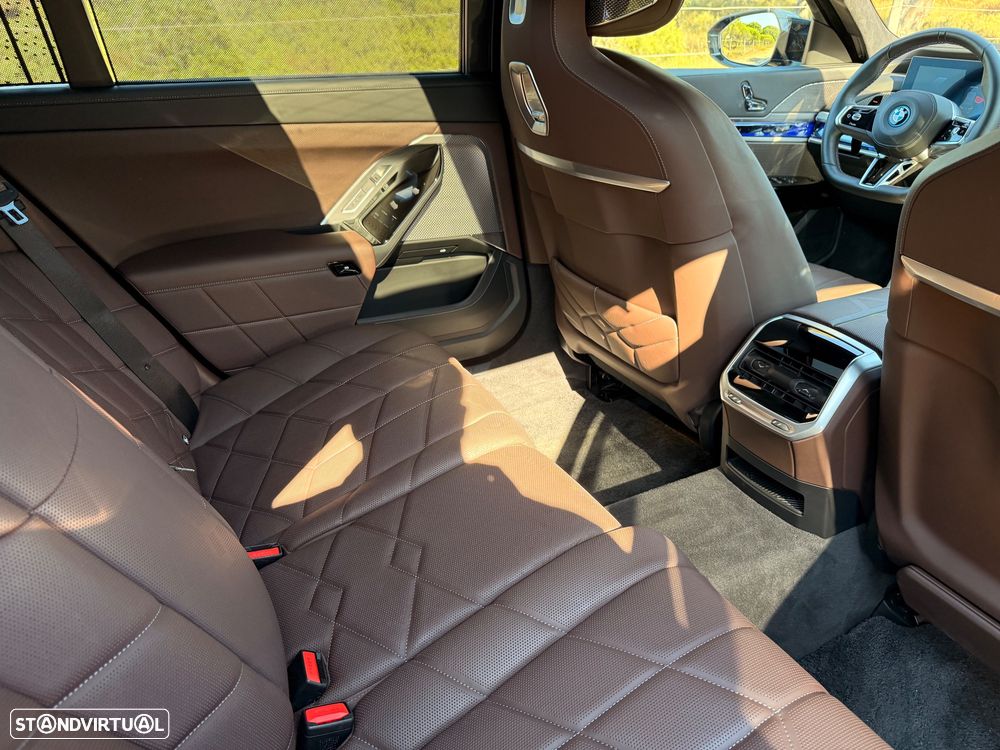 BMW 760 M760e xDrive - 17