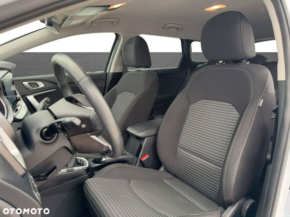 Kia Ceed - 11