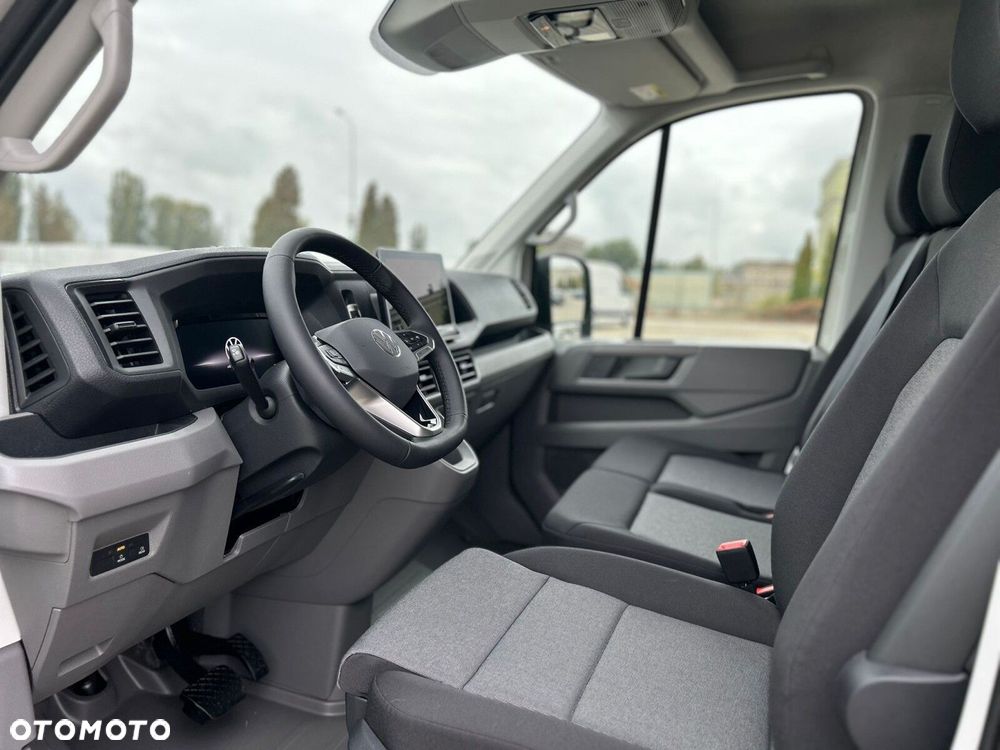 Volkswagen Crafter Crafter 35 Skrzyniowy z podwójną kabiną silnik: 2,0 l EU6 SCR 177 KM / skrzynia biegów: 4MOTION automatyczna 8-biegowa rozstaw osi: 3640 mm - 15