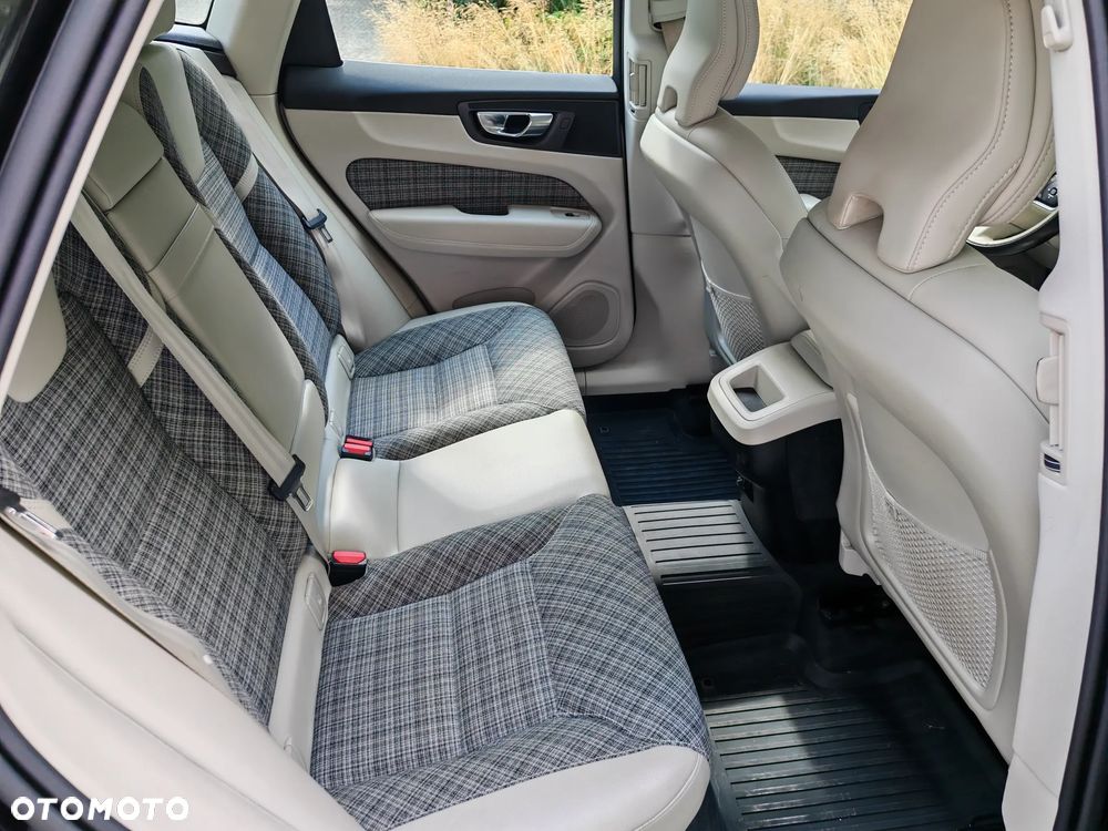 Volvo XC 60 B4 D AWD Momentum Pro - 16