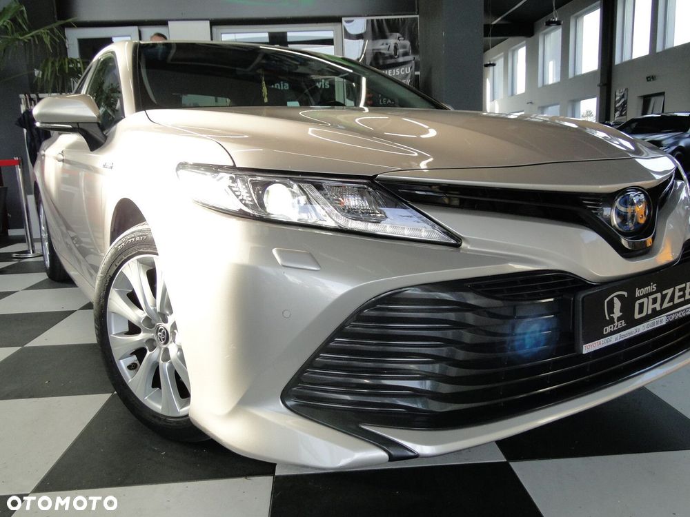 Toyota Camry - 35