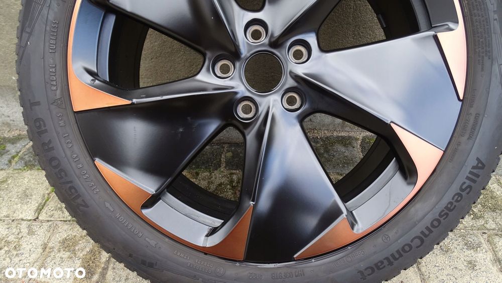 CUPRA BORN 10E - felga 7.5Jx19H2 ET50 5x112 - 3