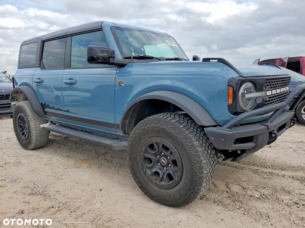 Ford Bronco - 3