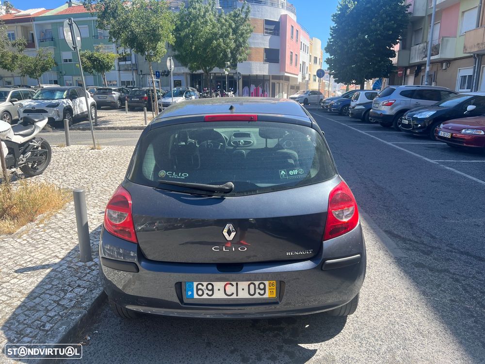 Renault Clio 1.2 16V Confort - 7