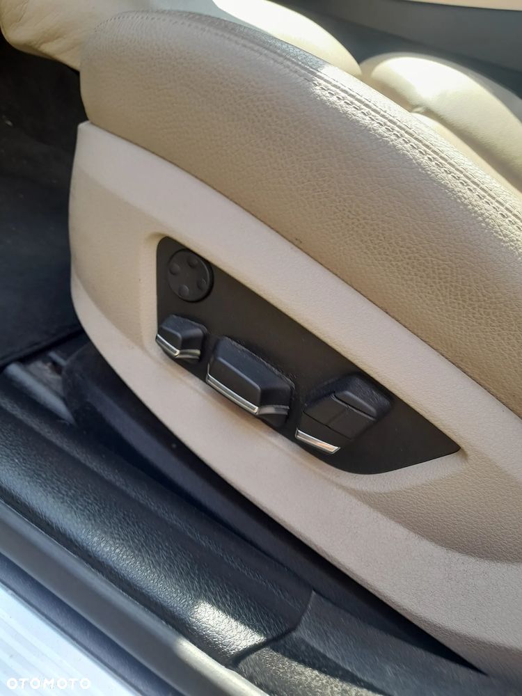 BMW Seria 5 535i xDrive - 16