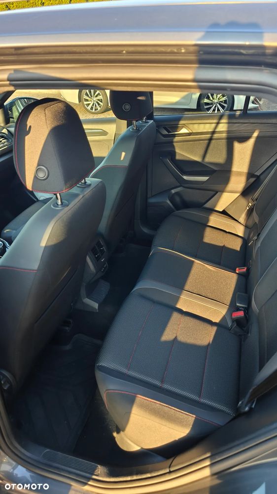 Volkswagen T-Roc - 9