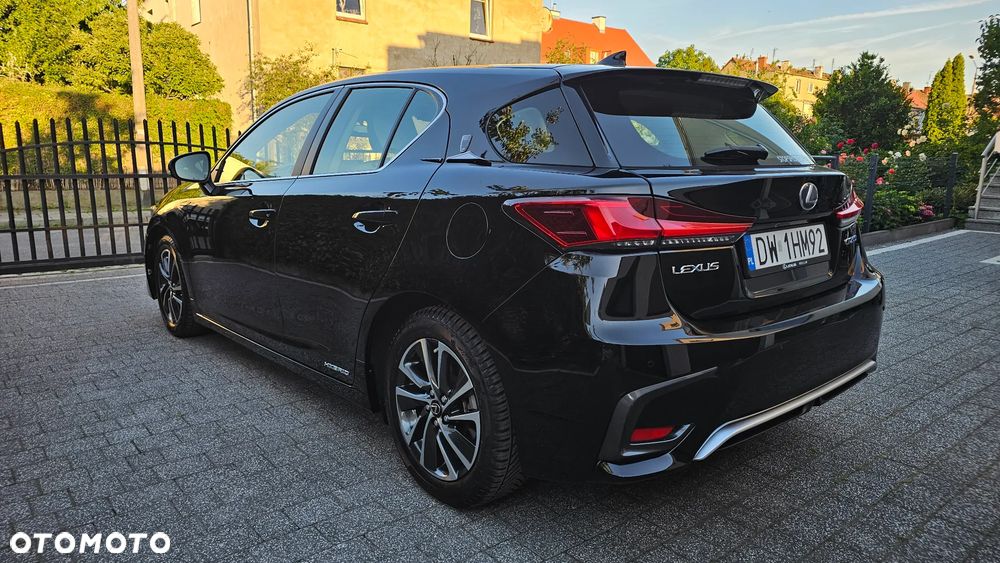 Lexus CT - 10