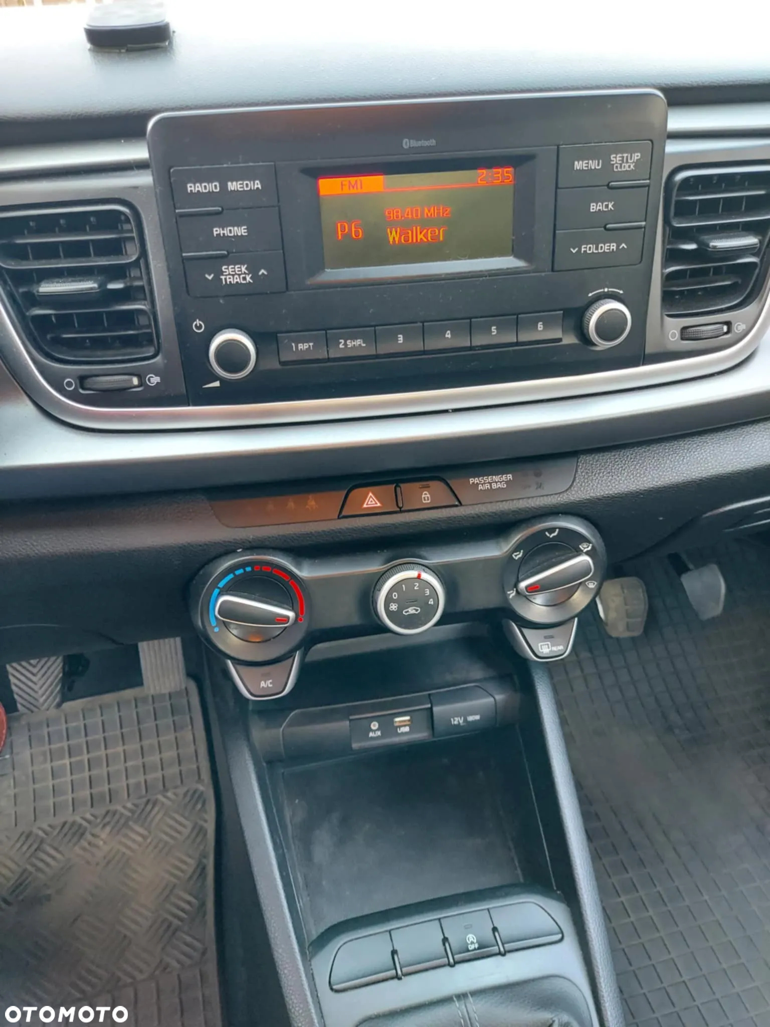 Kia Rio 1.2 L - 24