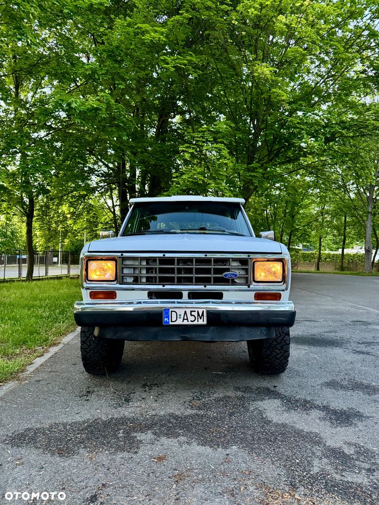 Ford Bronco - 32