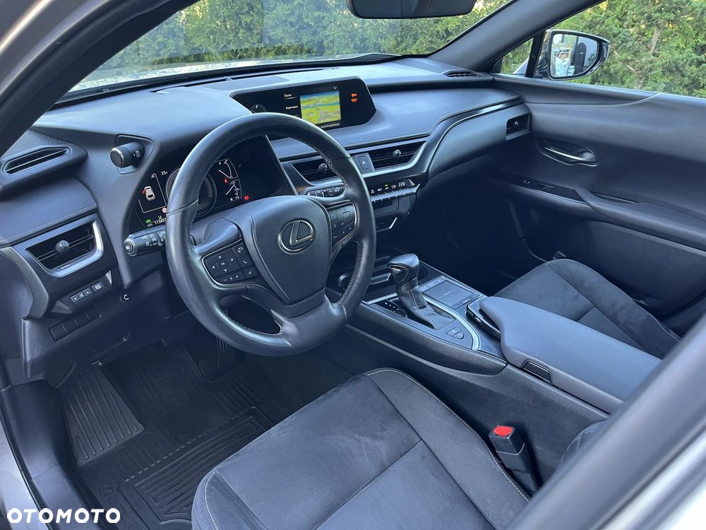 Lexus UX - 13