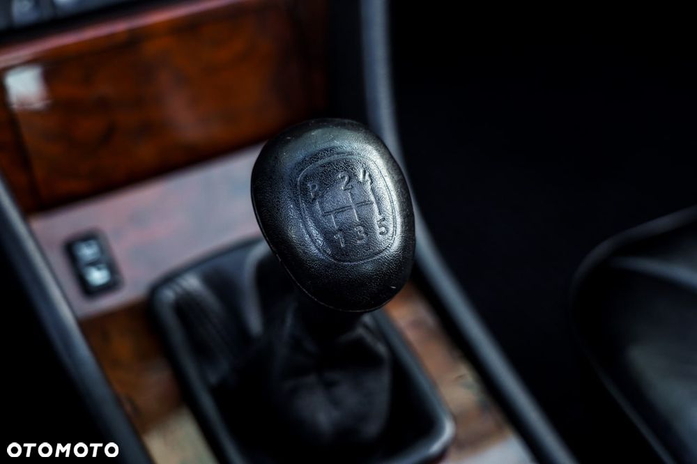 Mercedes-Benz W124 (1984-1993) - 13