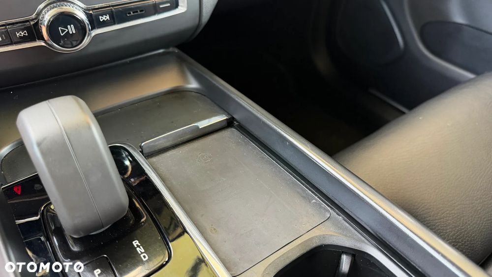 Volvo XC 60 B4 D Geartronic Momentum Pro - 25