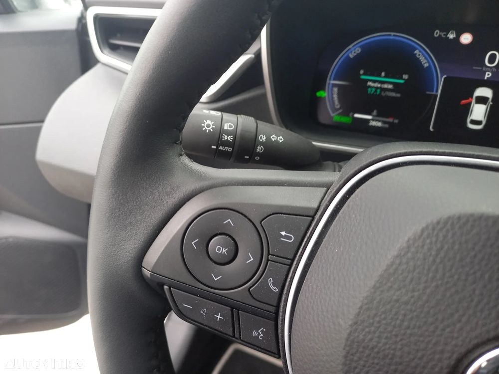 Toyota Corolla 1.8 HSD Business - 17