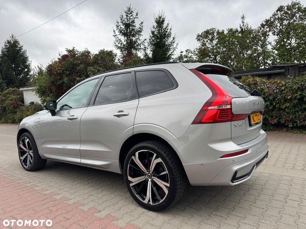 Volvo XC 60 T6 AWD Plug-In Hybrid R-Design - 4