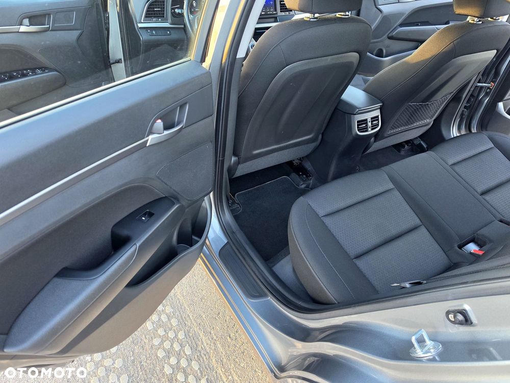 Hyundai Elantra 1.6 Comfort - 14