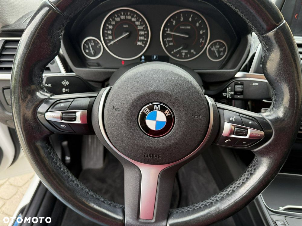 BMW 3GT 320i xDrive - 16