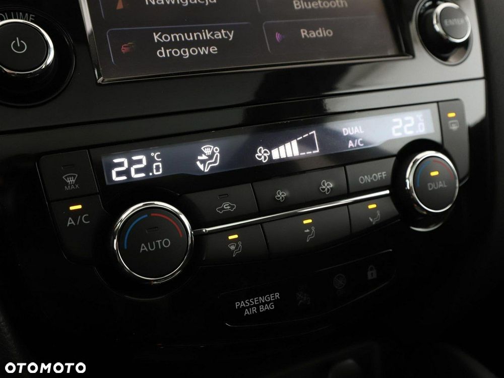 Nissan Qashqai 1.6 DCi Xtronic TEKNA - 26