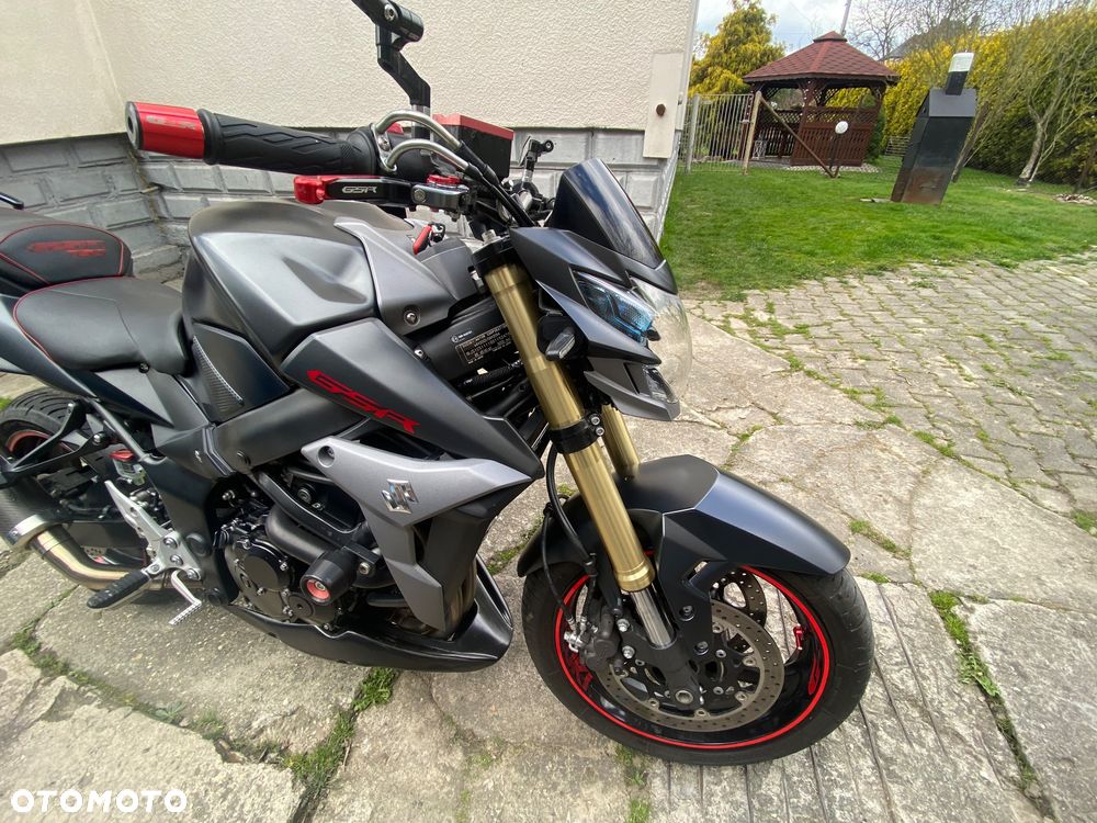 Suzuki GSR - 5