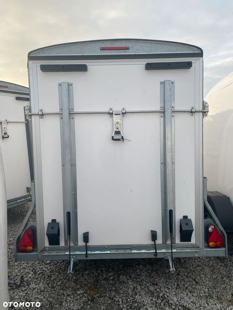 Niewiadów Furgon Niewiadów F1334 z trapem wjazdowym - 7