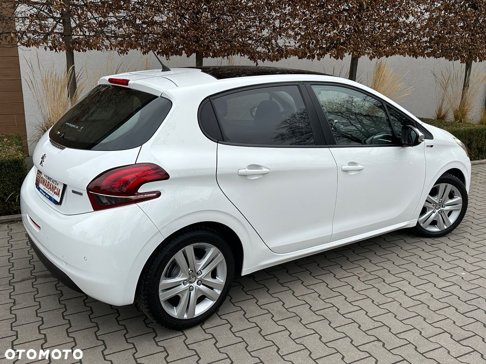 Peugeot 208 - 22