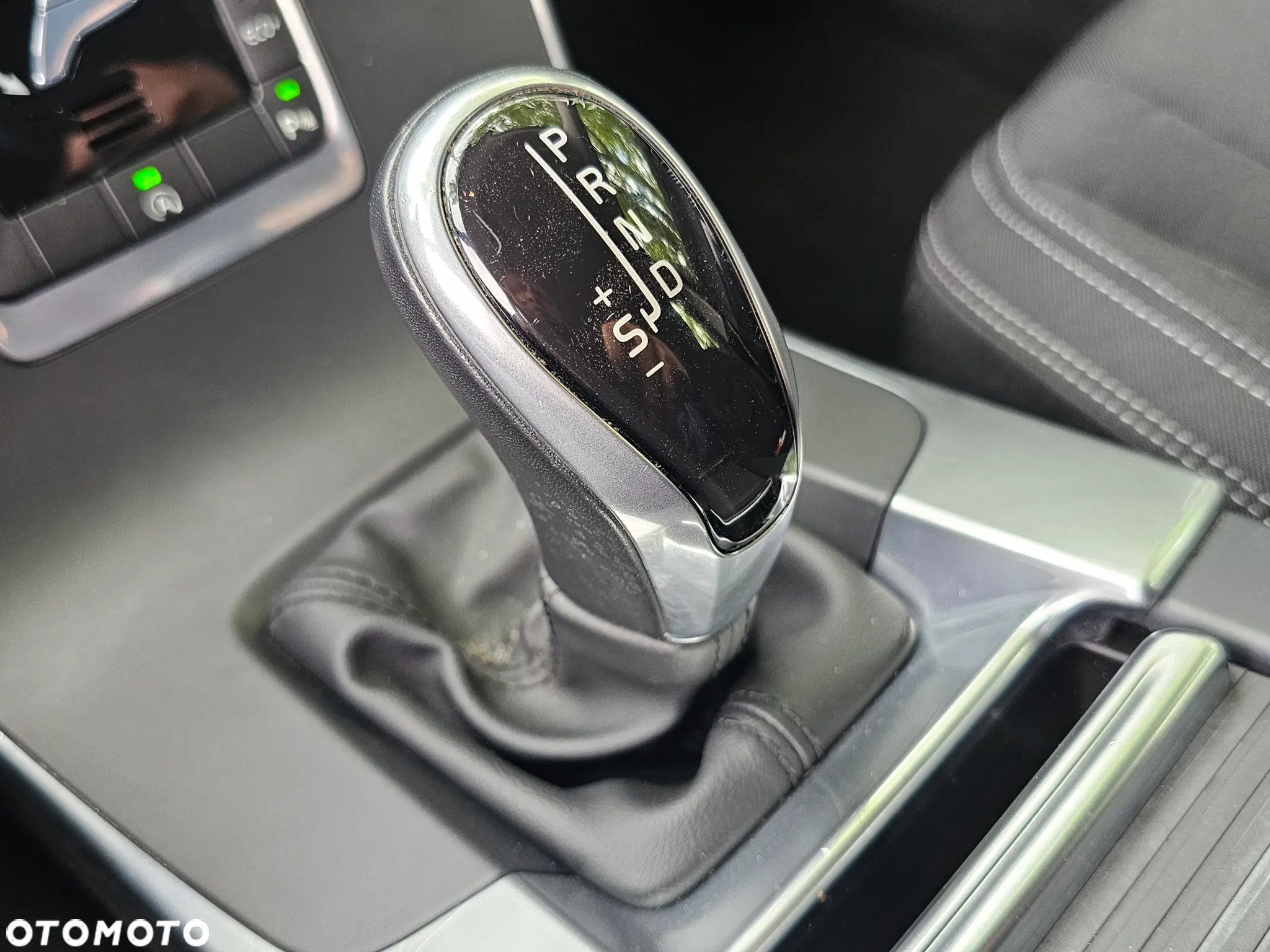 Volvo V60 D2 Geartronic Kinetic - 4