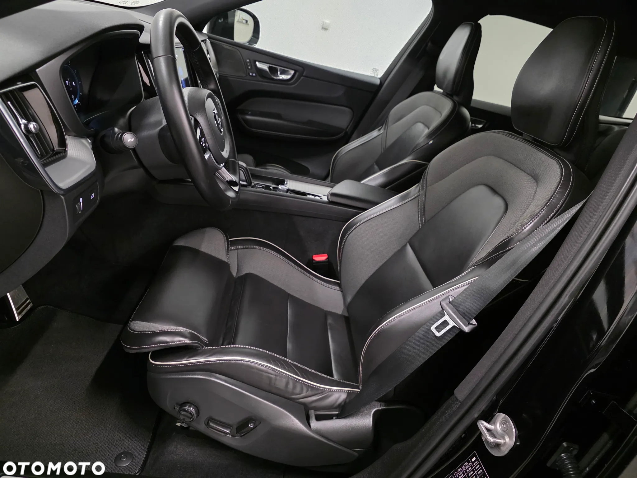 Volvo XC 60 B4 D AWD Plus Dark - 7