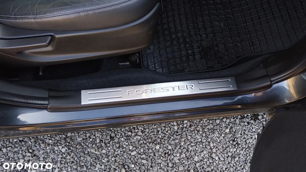 Subaru Forester 2.0XT Platinum Lineartronic - 18