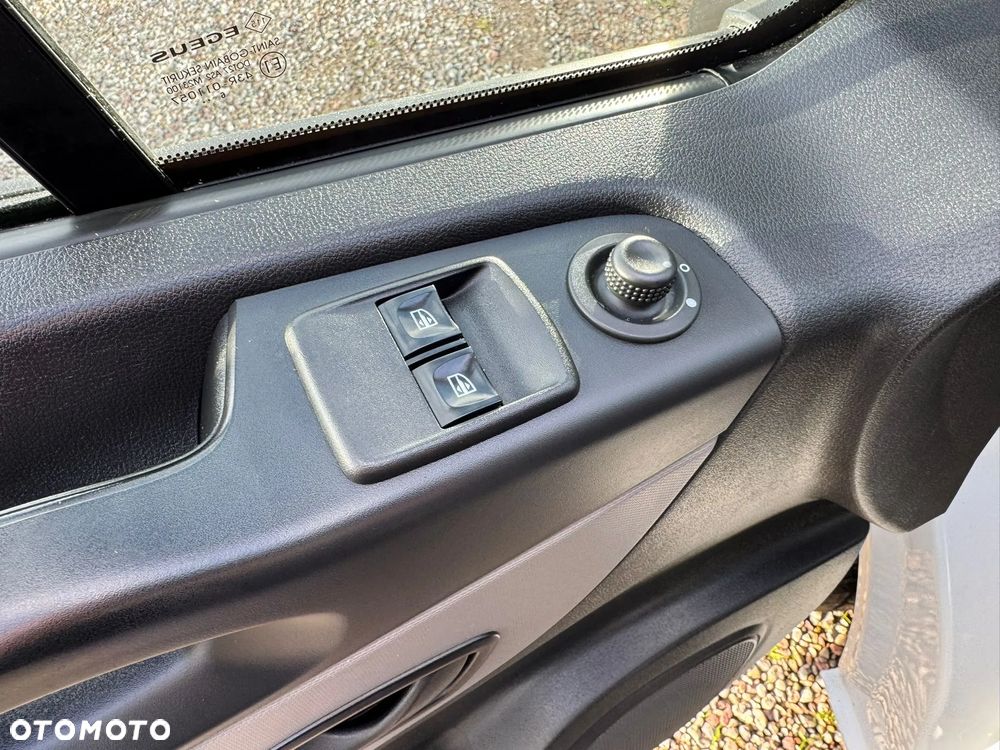 Nissan NV300 LONG BIAŁY - 31