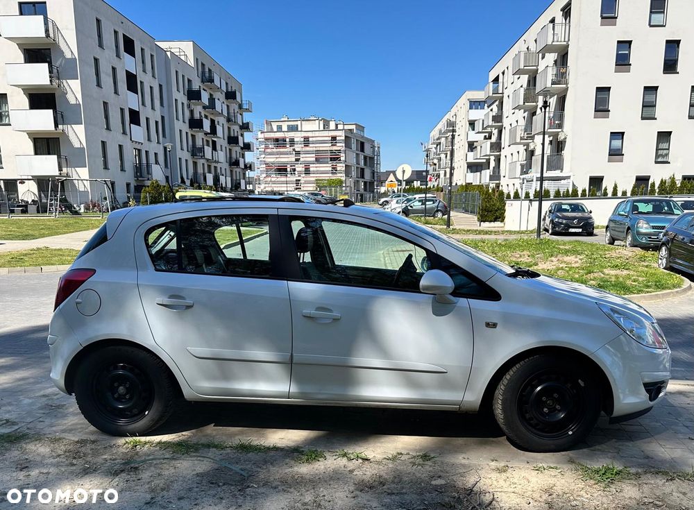 Opel Corsa 1.4 16V Cosmo - 3