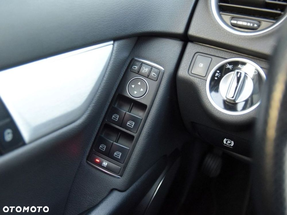 Mercedes-Benz Klasa C 220 CDI 7G-TRONIC Avantgarde Edition - 19