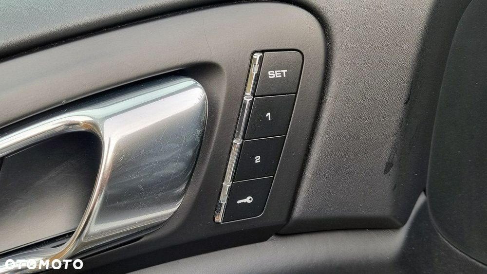 Porsche Cayenne - 21