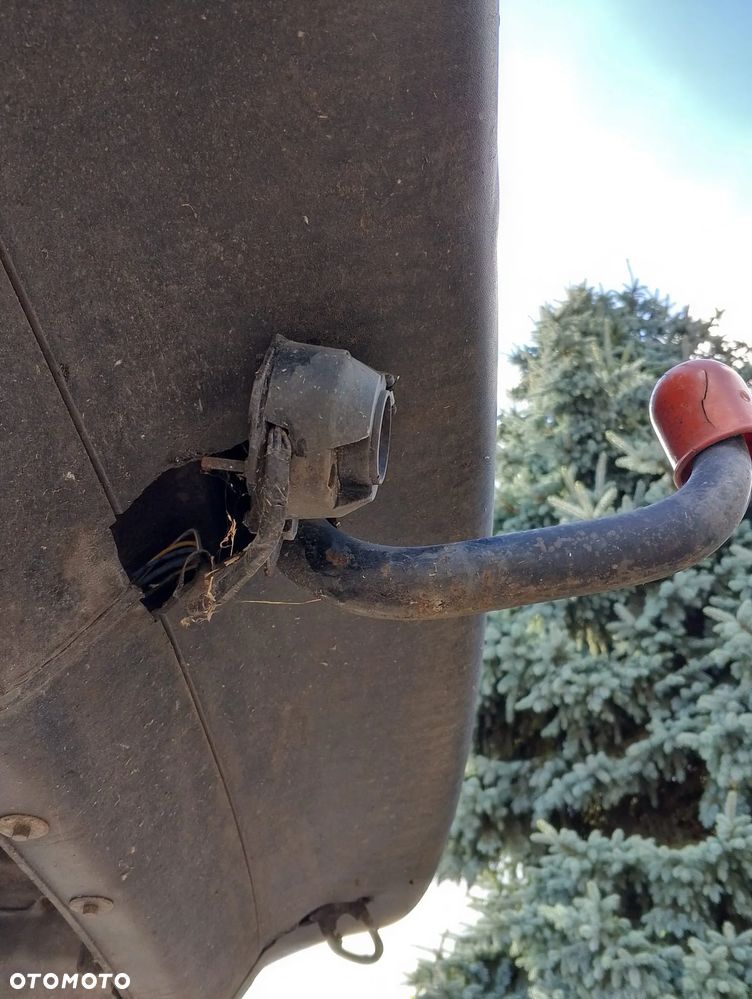 Volkswagen Passat B3 (88-91r.) 1.9 D 68KM. Silnik 1Y Skrzynia ALY pasuje do ALA, ALB, ALS ,ARC,AGC,AFE,AMA lakier LA9V.Cały na części. GWARANCJA !!!  Przód Tył Zestaw Komplet Drzwi Klapa Zderzak Błotnik Maska Grill Atrapa Szyba Pas Lampa Lusterko Boczki Fotel Kanapa Kokpit Deska Rozdzielcza Przełącznik Włącznik Sterownik Przewody Wiązka Instalacja Moduł Komputer Czujnik Listwa Pompa Alternator Wtryski Głowica Rozrusznik Kompresor Sprzęgło Dwumas Silnik Skrzynia ABS Klimatyzacji Paliwa Wspomagania Kolektor Turbina Przepustnica Zawór Chłodnica Koło Hak Belka Sanki Zawieszenie Mcpherson Półoś Amortyzator Wydech Tłumik Zacisk Most - 10