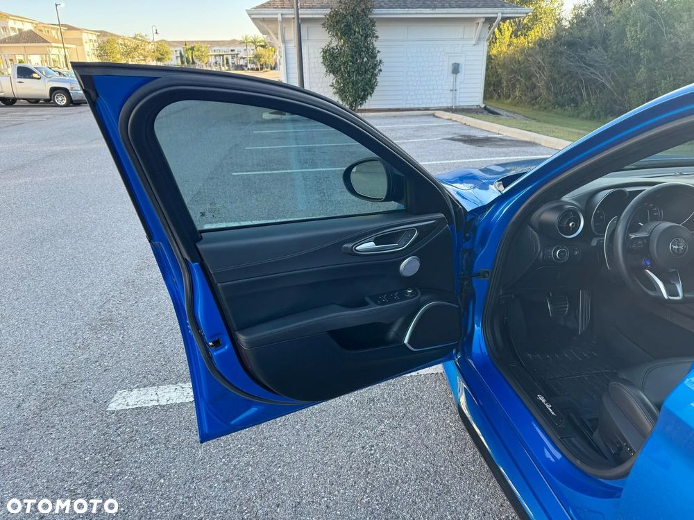Alfa Romeo Giulia 2.0 Turbo 16V AT8-Q4 Ti - 11
