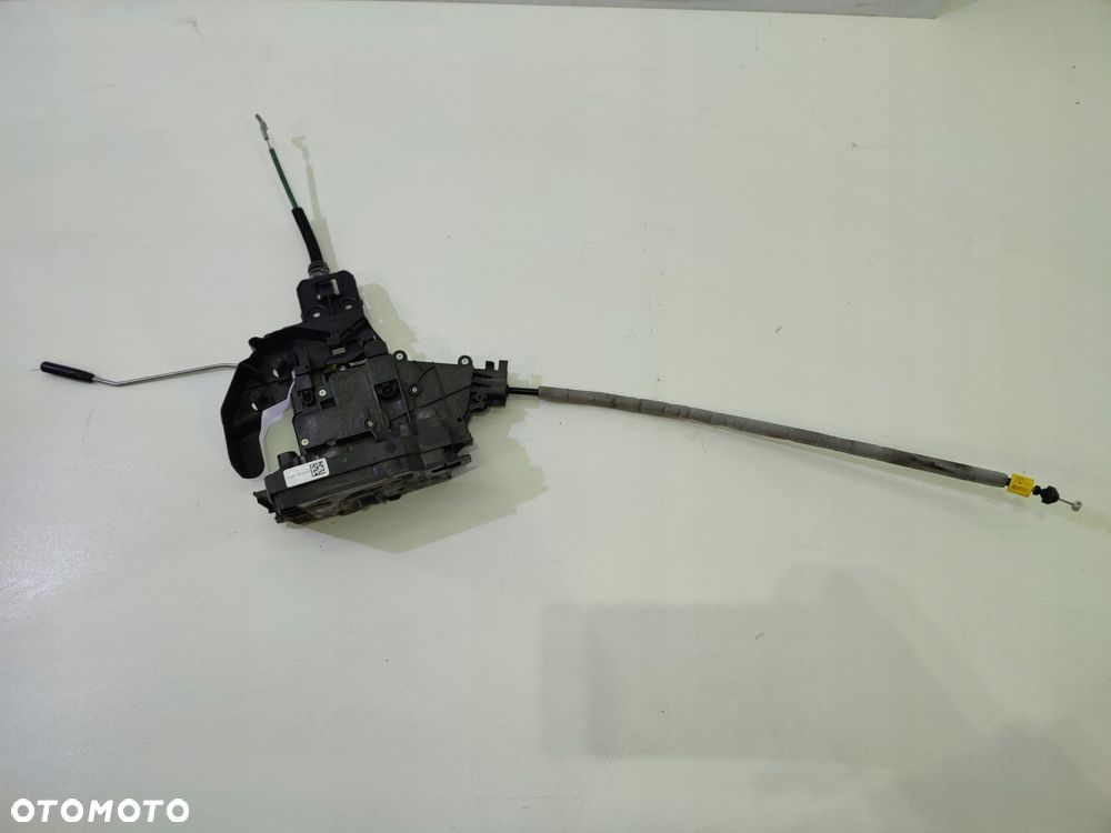 MERCEDES W205 ZAMEK DRZWI PRAWY PRZÓD EUROPA - 2