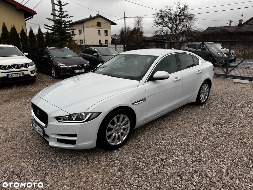 Jaguar XE 2.0 T Prestige - 14