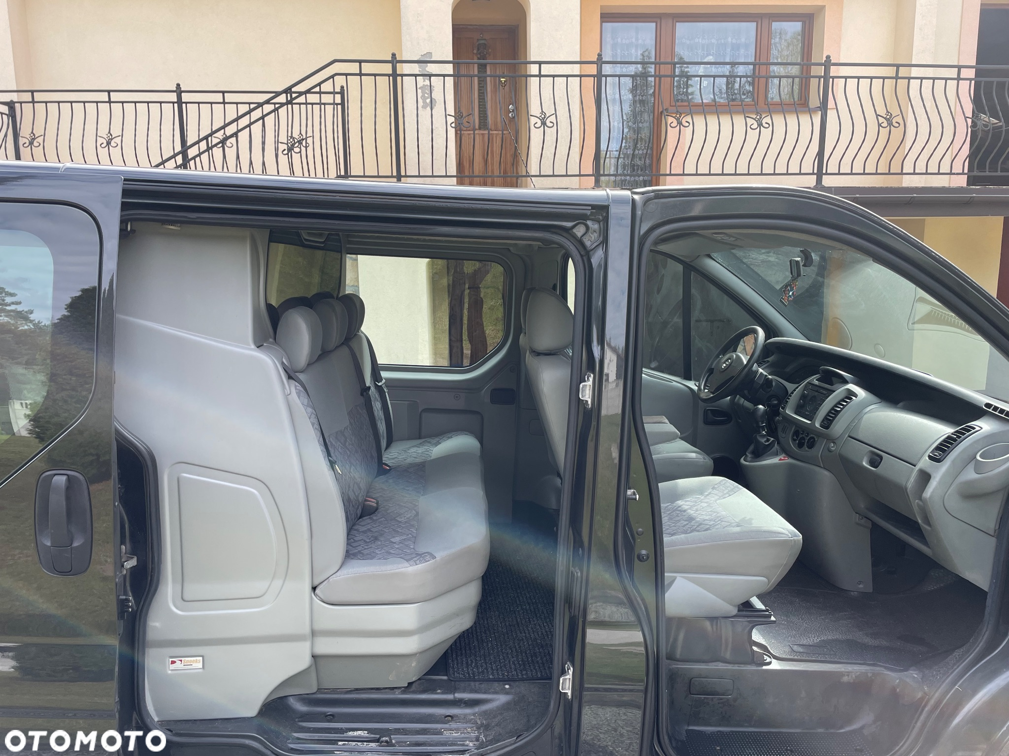 Opel Vivaro 2.5 CDTI L2H1 - 12