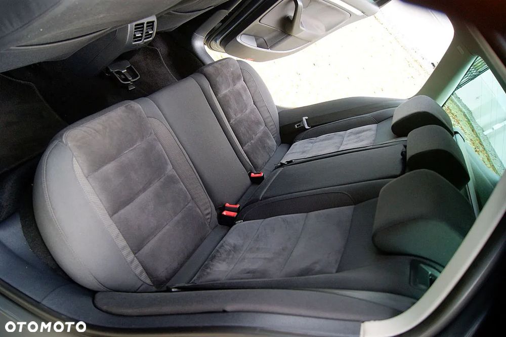 Volkswagen Golf 1.4 TSI Highline - 32