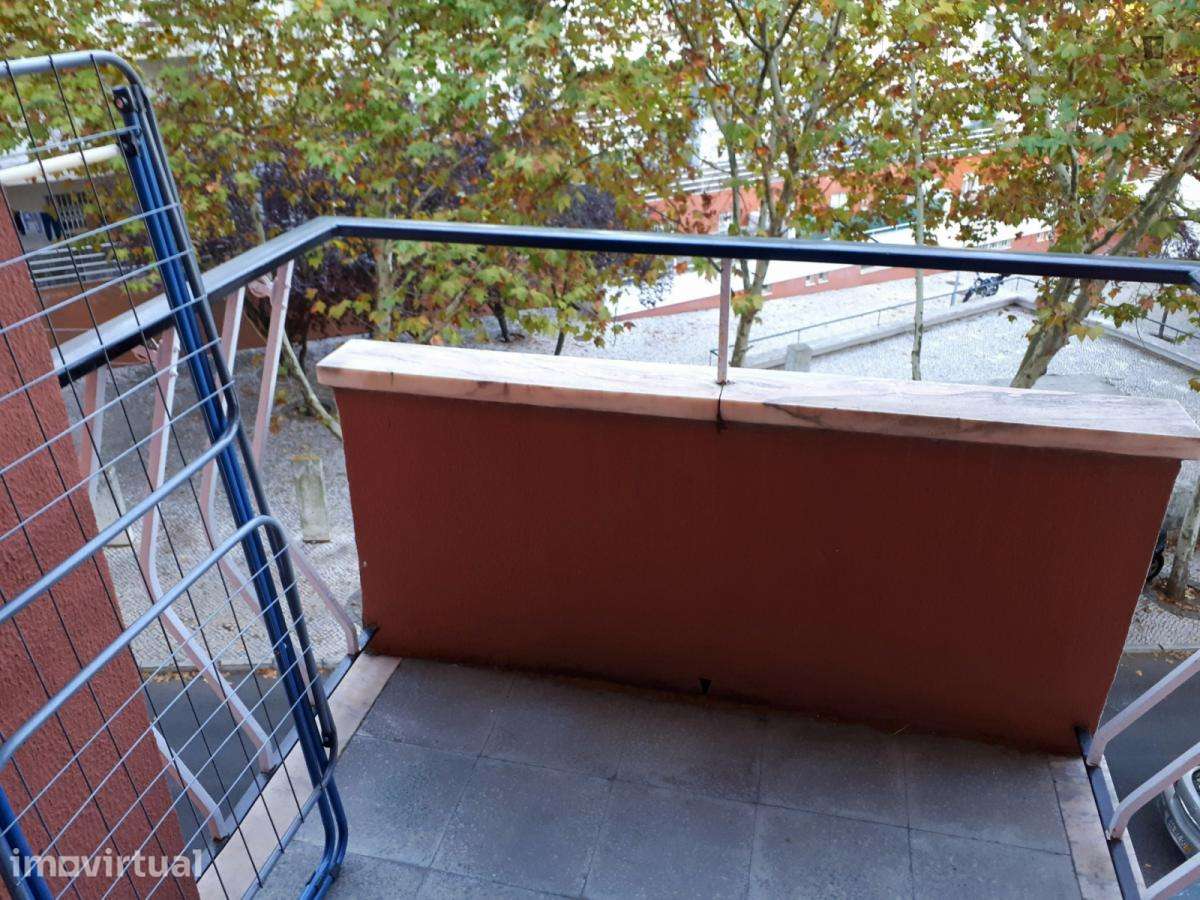 Quarto - localizado em Linda-a-Velha Lisbon - Grande imagem: 4/25
