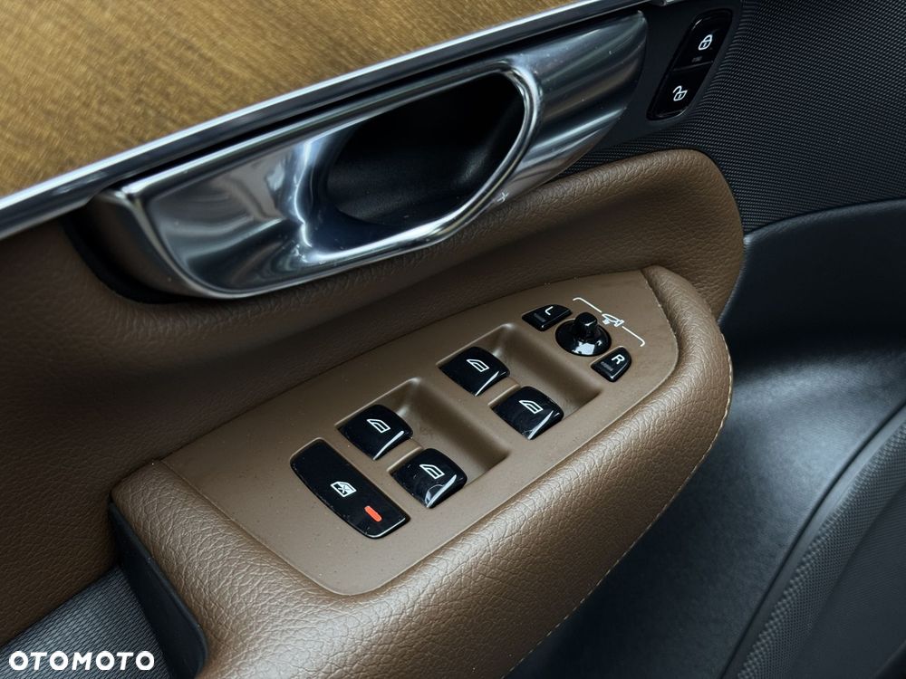 Volvo XC 90 B5 D AWD Momentum Pro 7os - 26