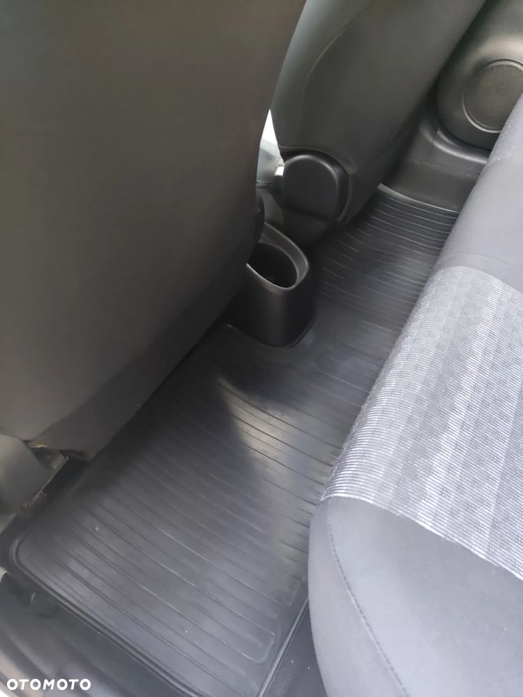Toyota Yaris - 9