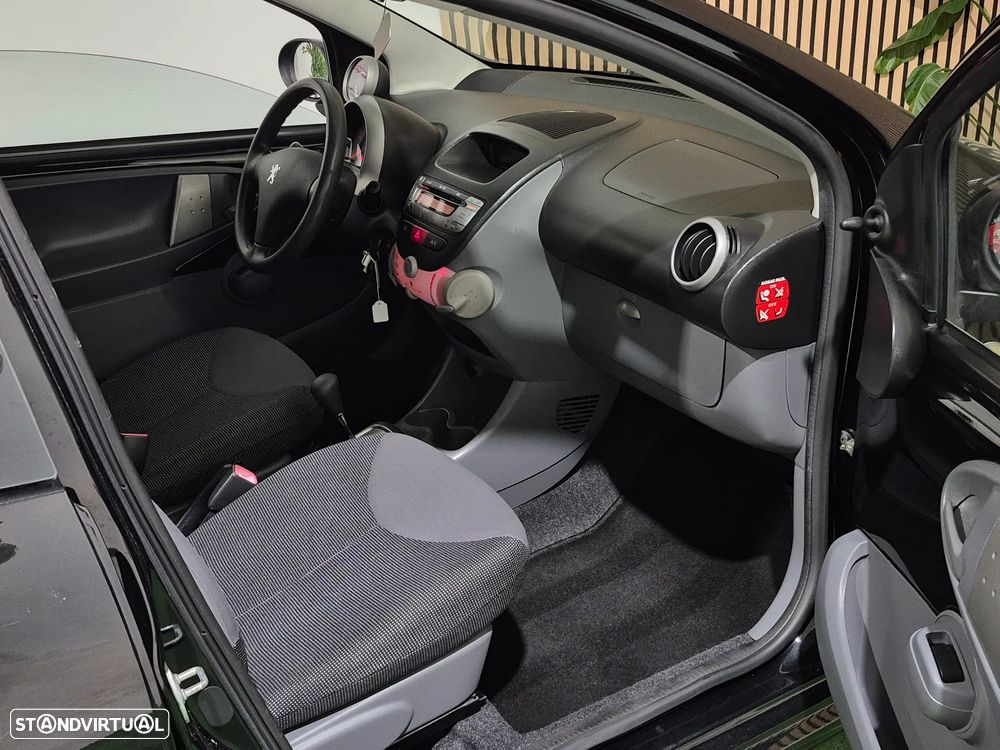Peugeot 107 1.0 Trendy 2 Tronic - 11