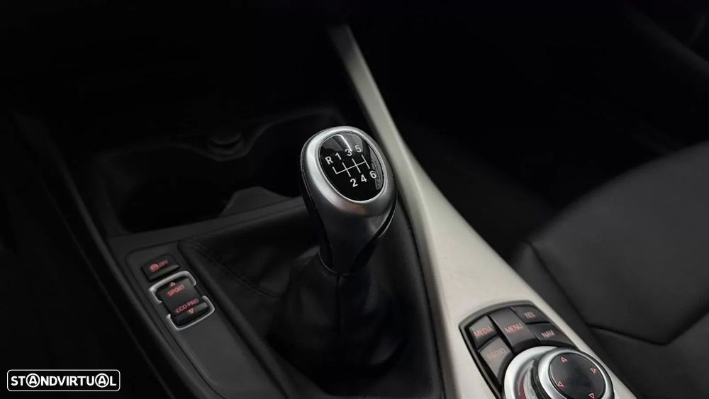 BMW 116 d Sport Line - 26