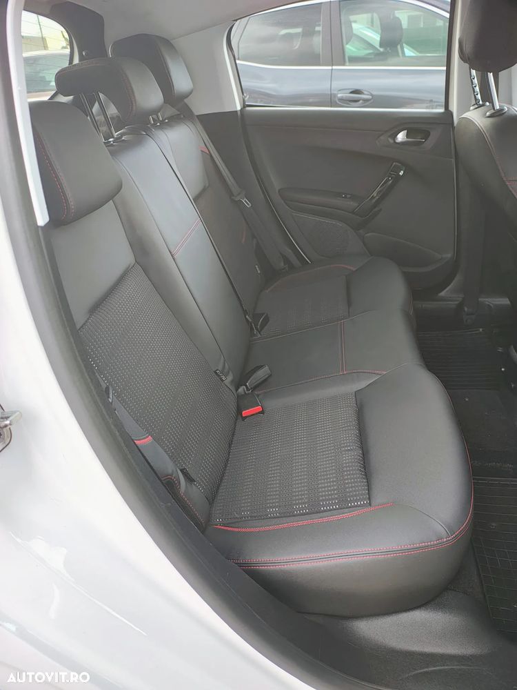 Peugeot 208 - 7