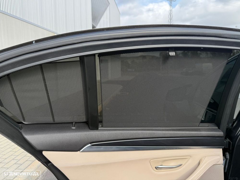 BMW 550 i Pack M Auto - 19